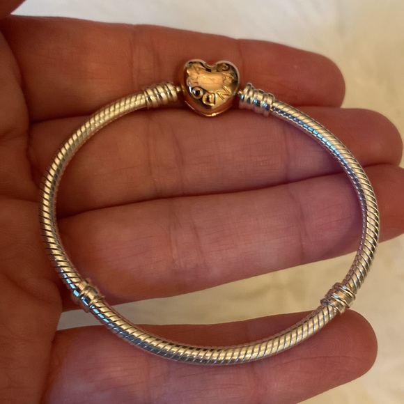 BNIB Pandora Moments Heart Clasp Snake Chain Bracelet! - Picture 16 of 17